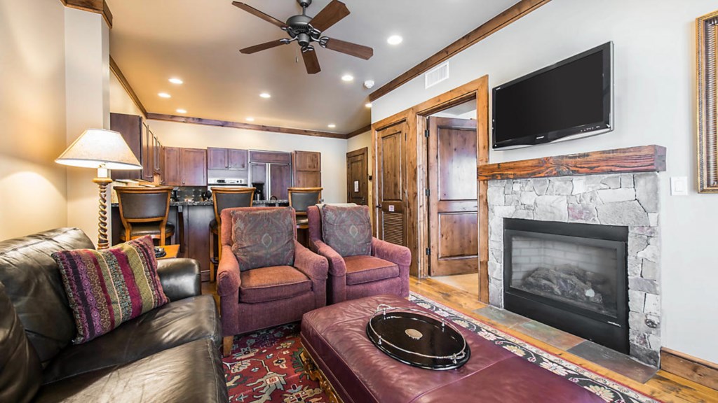 the-innsbruck-aspen-CO341-1bedroom-presidential-living-area