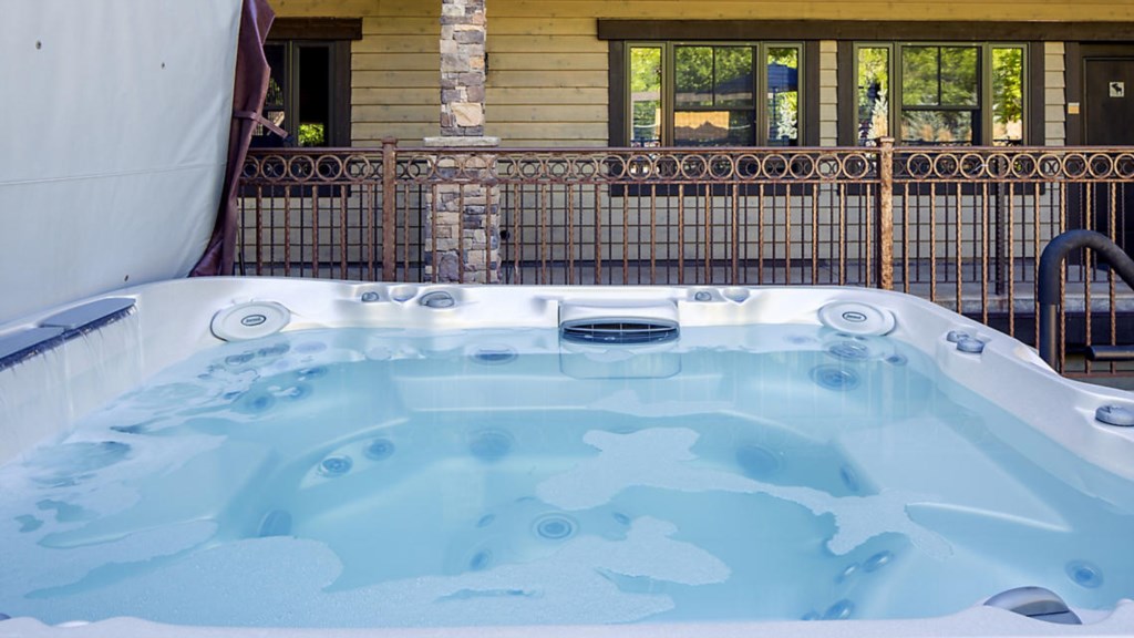 the-innsbruck-aspen-hot-tub