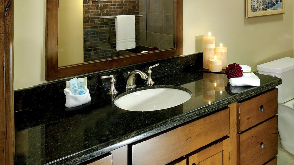 the-innsbruck-aspen-presidential-master-bathroom