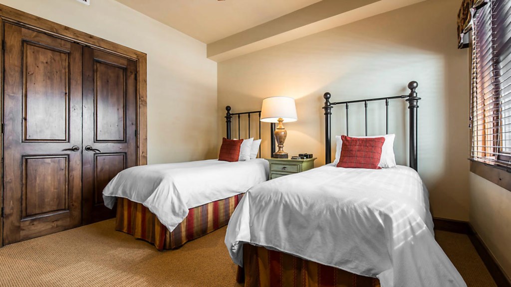 the-innsbruck-aspen-CO341-2bedroom-presidential-guest-room