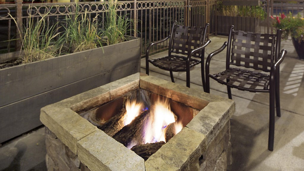 the-innsbruck-aspen-fire-pit