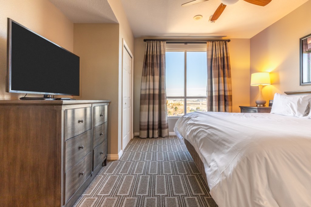 10 Club Wyndham Grand Desert 1 bedroom - bedroom (2).jpg