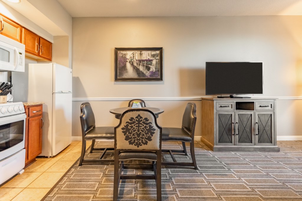 6 Club Wyndham Grand Desert 1 bedroom - dining area.jpg
