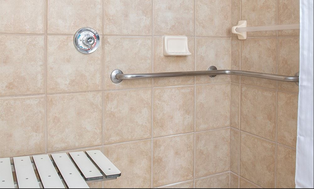 ClubWyndhamGrandDesert_bathchairfixedgrabbarsforshower