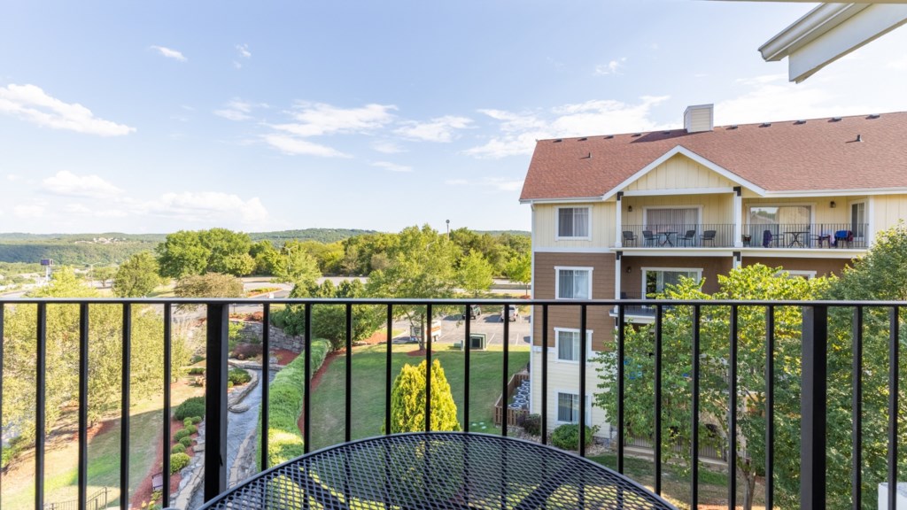 ClubWyndhamMountainVista_1Balcony-001