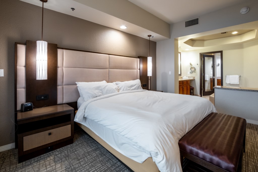 Marriott's Desert Springs Villas_12_master bedroom.jpg