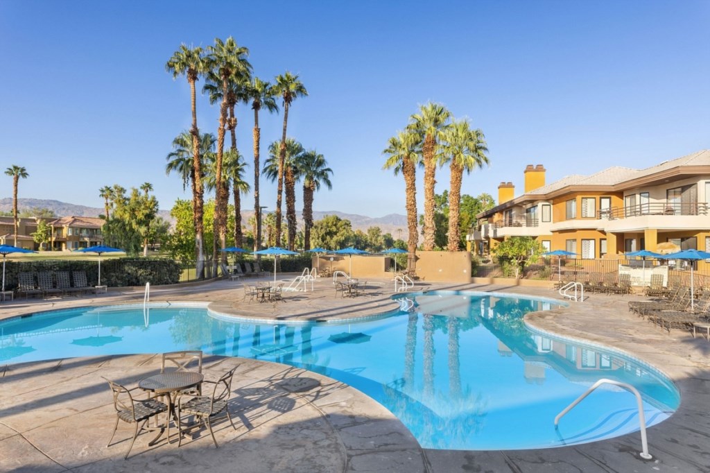 Marriott's Desert Springs Villas_6_clubhouse-swimming-pool.jpg