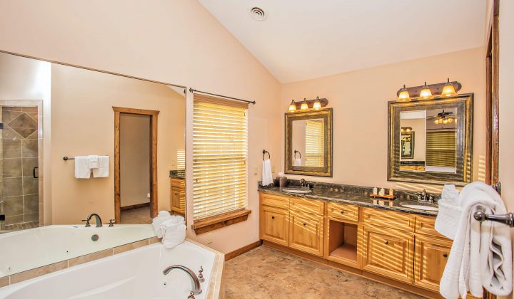 bathroom2_2BR_BA_lodges_at_great_smoky_mountains-2-720x420