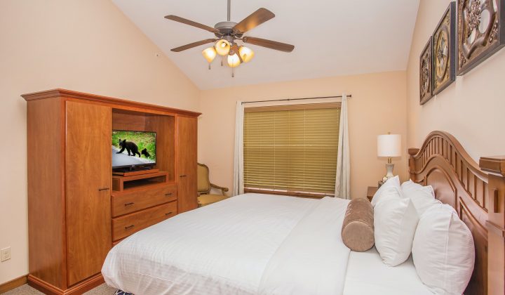 bedroom2_2BR_BA_lodges_at_great_smoky_mountains-2-720x420