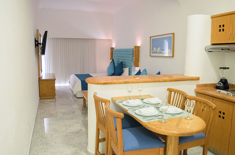 Sunset-Marina-Bedroom-Comedor-Cama-1.jpg