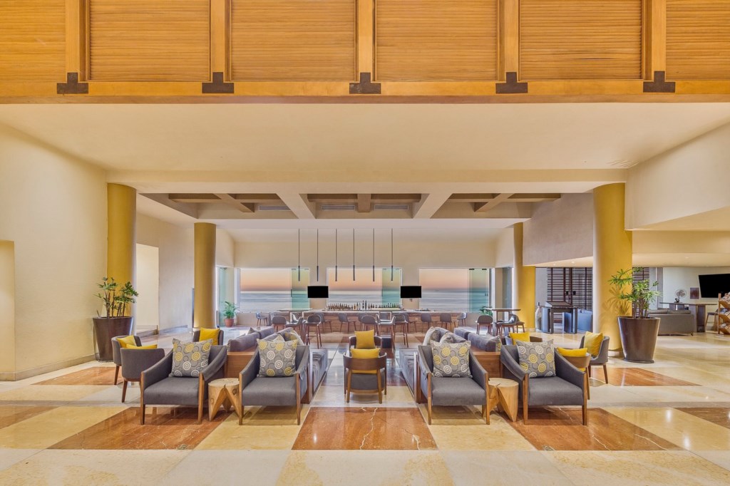 14_main-lobby.jpg