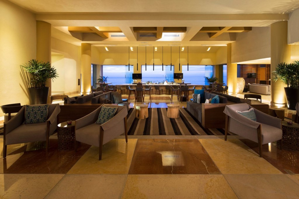20_lobby-bar.jpg