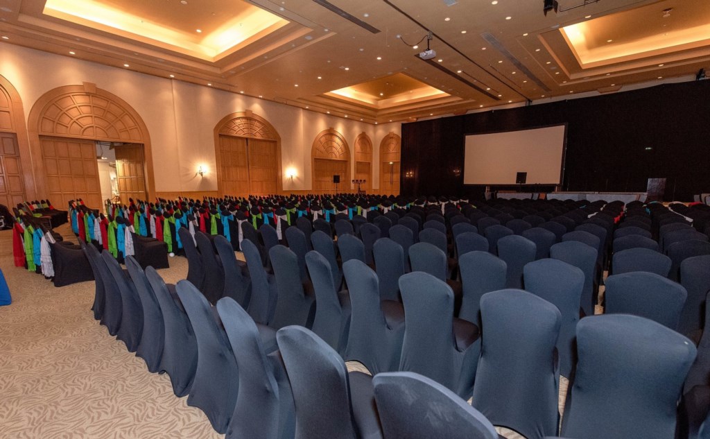 24_grand-meeting-room--v12782714.jpg