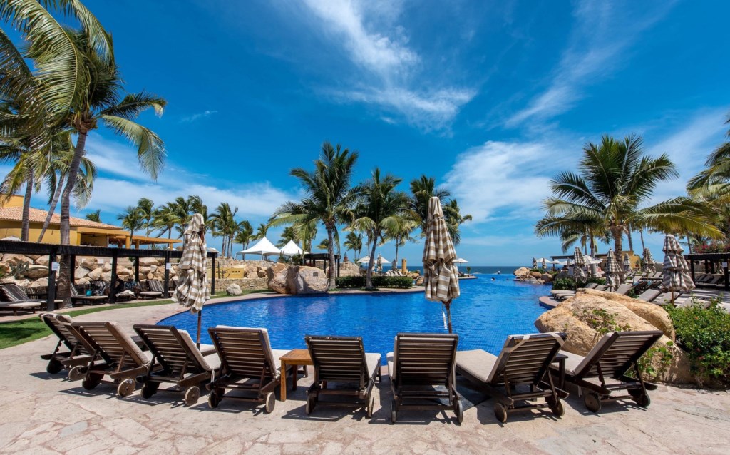 34_main-pool--v12782549.jpg