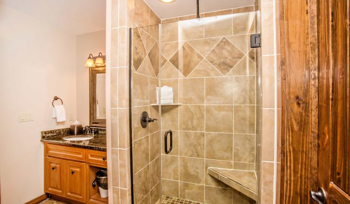 bathroom2_1BR_BA_lodges_at_great_smoky_mountains-720x420