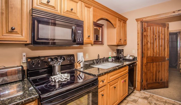 kitchen_1BR_BA_lodges_at_great_smoky_mountains-720x420