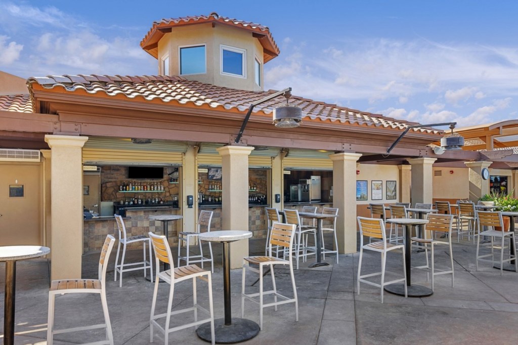 Marriott's Desert Springs Villas_23_the-water-s-edge-bar2.jpg
