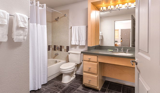 wbw-scottsdale-studio-bathroom-1-664x386_enhanced