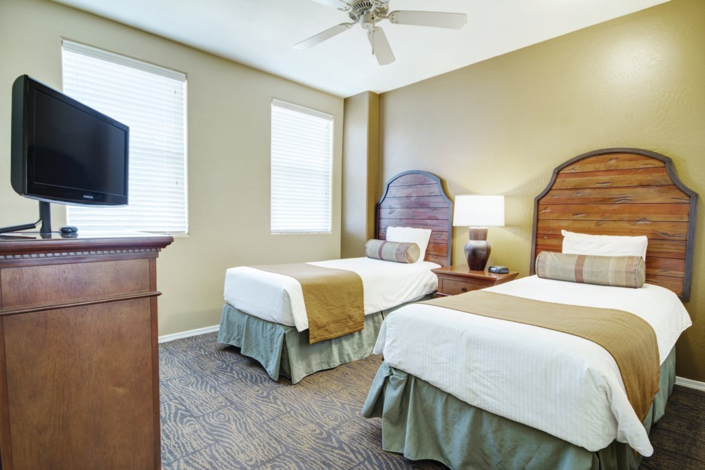 Bison_bedroom_003_S