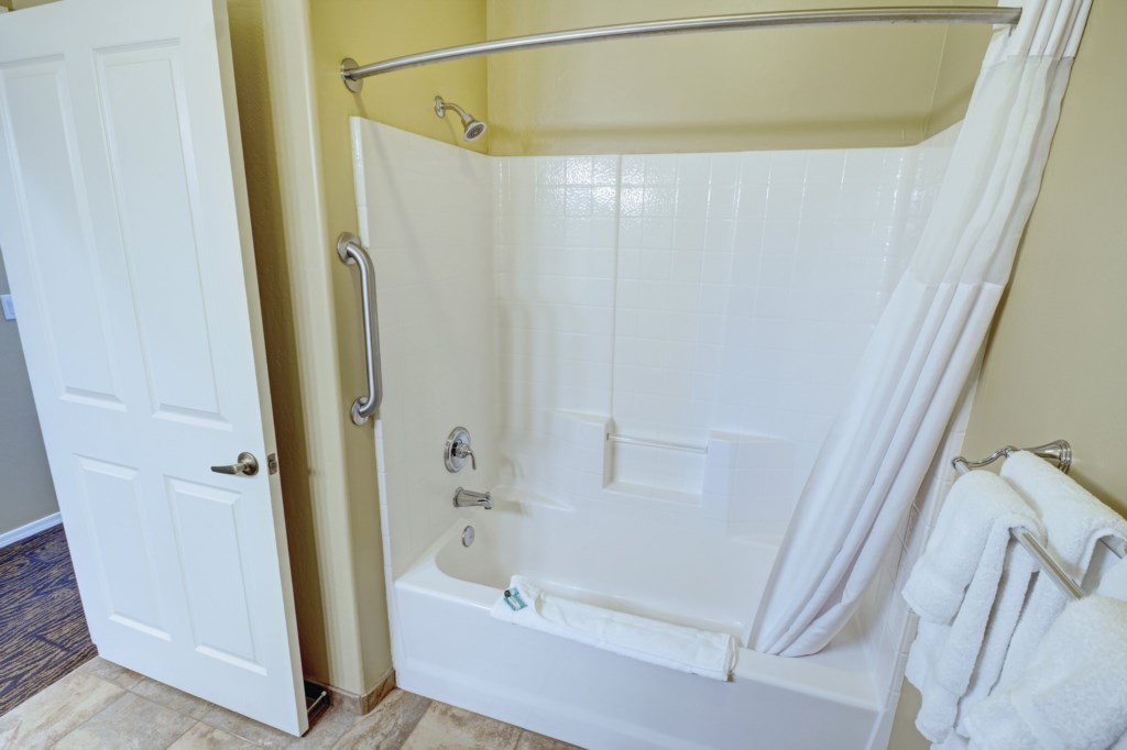 Bison_bathroom_005_S