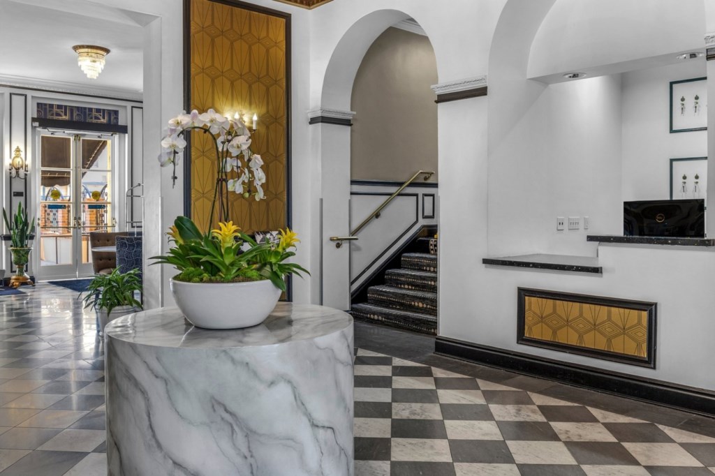Wyndham (WorldMark) Inn at the Park_27_lobby.jpg