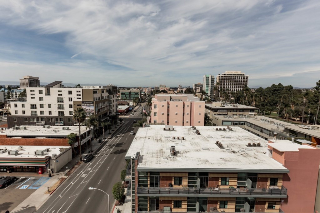 Wyndham (WorldMark) Inn at the Park_19_rooftop-sundeck.jpg