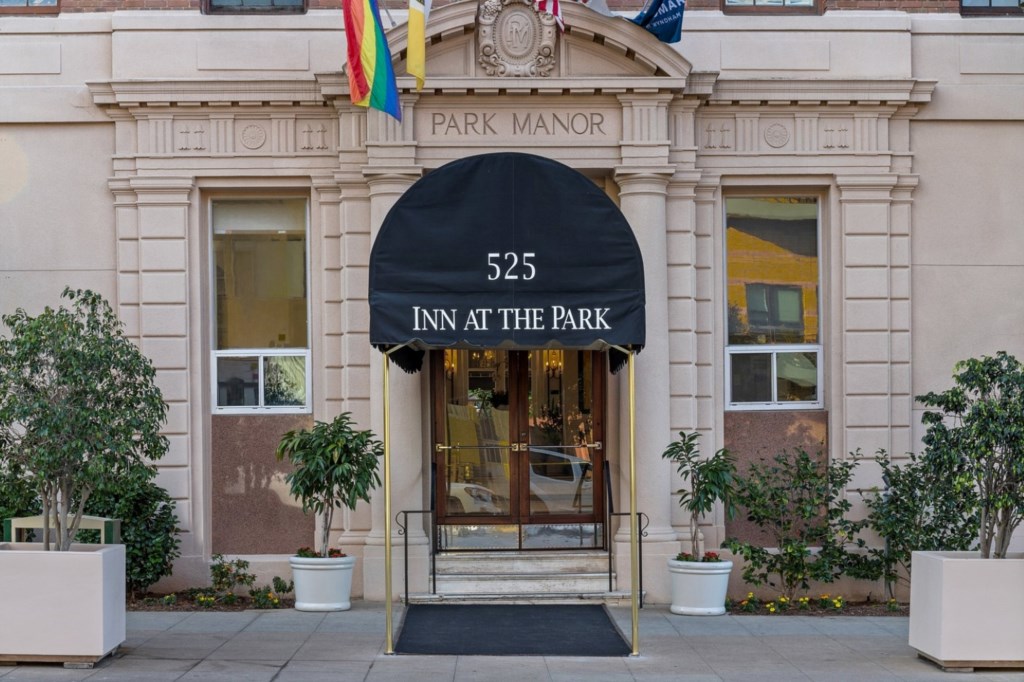 Wyndham (WorldMark) Inn at the Park_22_front-entrance.jpg