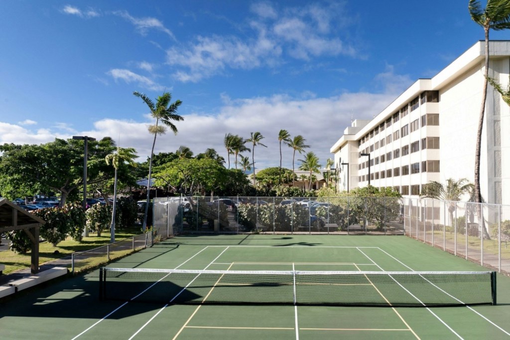 Marriotts Waikoloa Ocean Club_27_tennis-pickleball-court.jpg