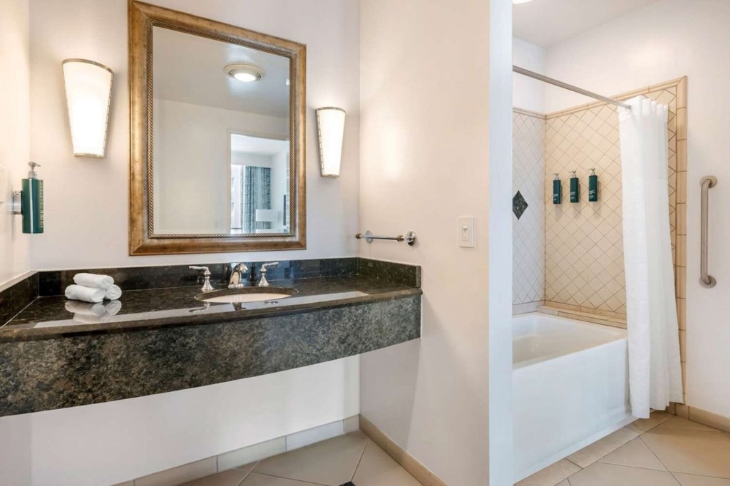 Hilton Vacation Club Daytona Beach Regency_12.jpg