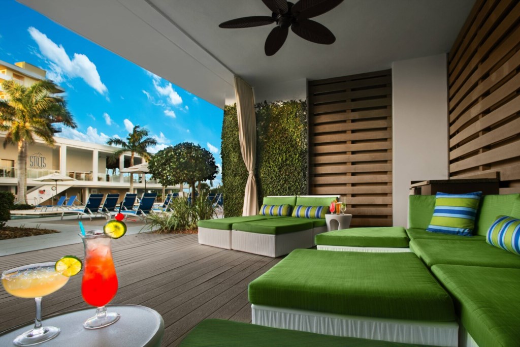 mrkml-poolside-0051-hor-clsc.jpg