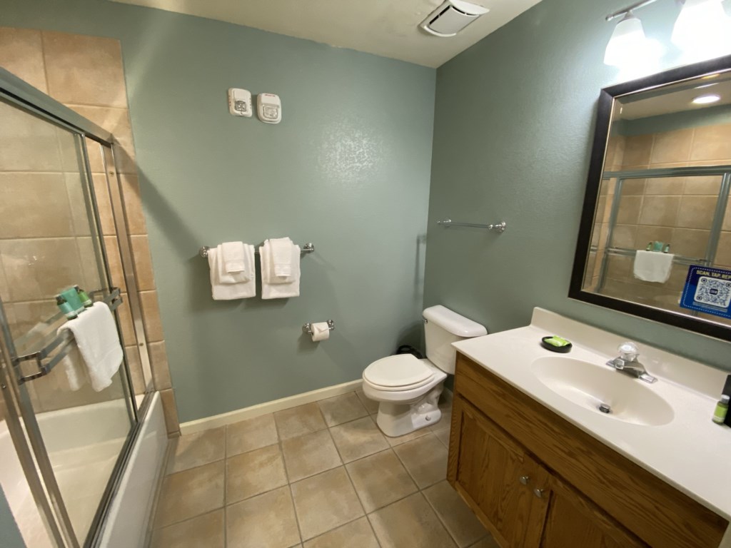 10 governors green 1 bedroom - bathroom 1.JPEG