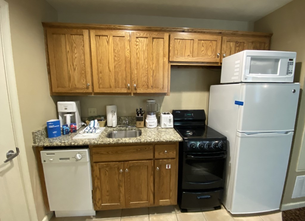7 governors green 1 bedroom - kitchen 2 edited.jpg
