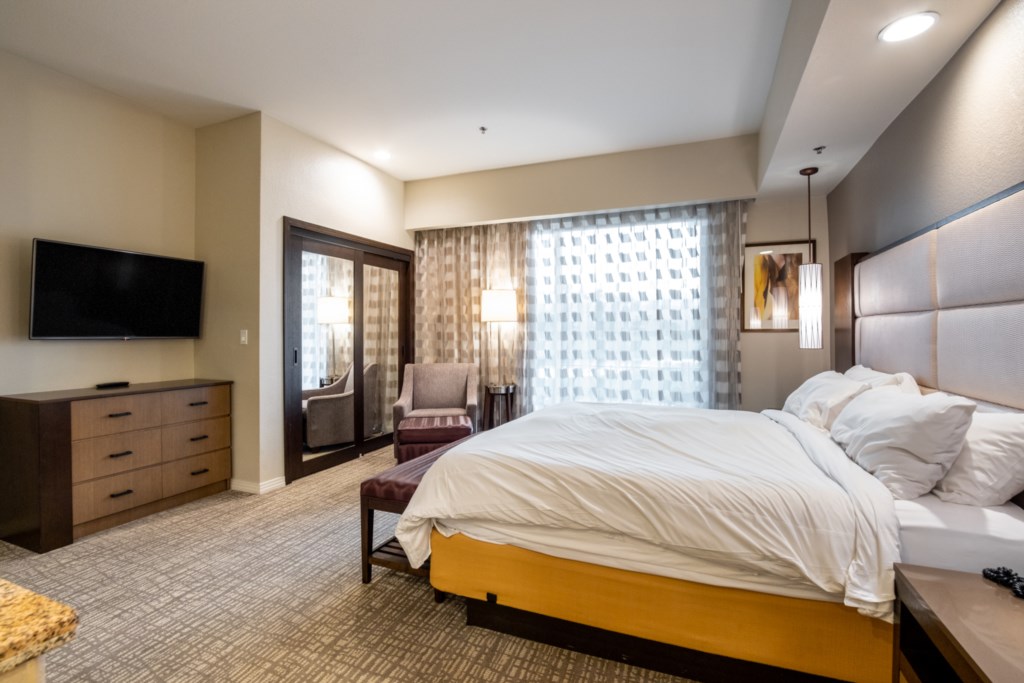 Marriott's Desert Springs Villas_11_master bedroom.jpg