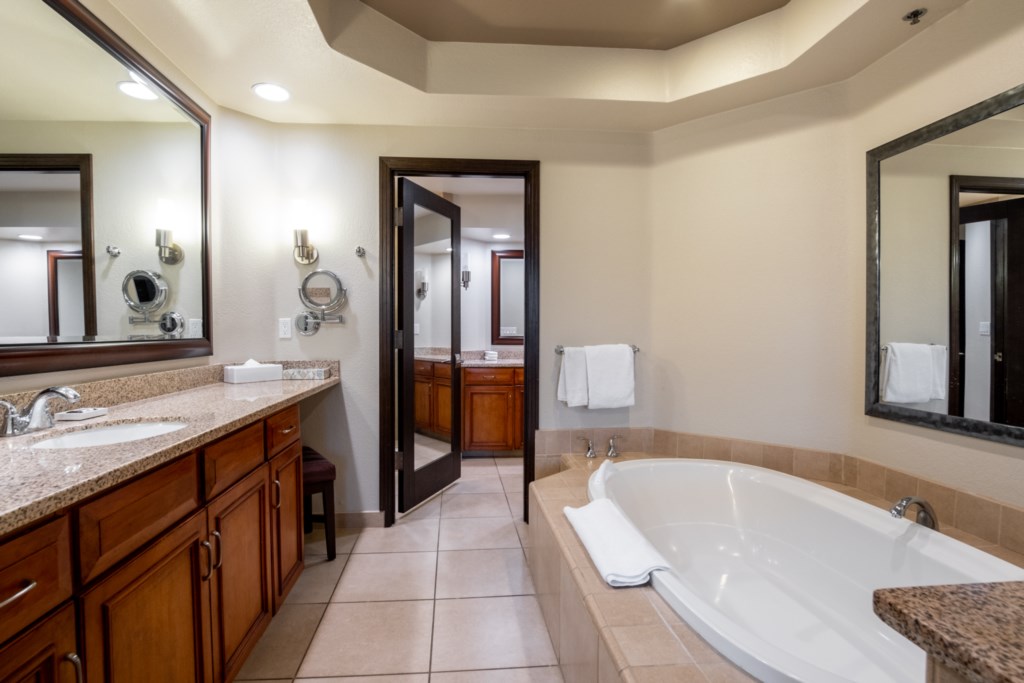 Marriott's Desert Springs Villas_13_master bath.jpg