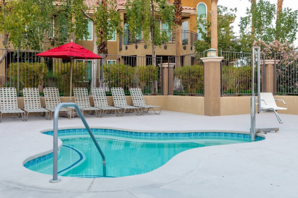 Marriott's Desert Springs Villas_27_whirlpool-spa.jpg