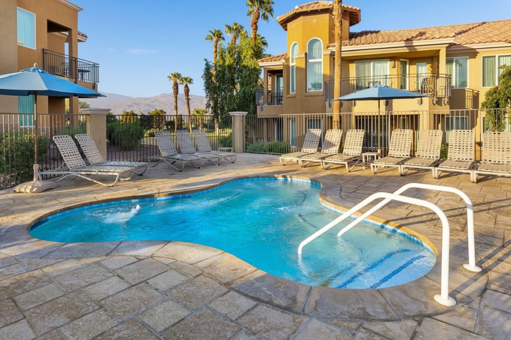 Marriott's Desert Springs Villas_28_whirlpool.jpg
