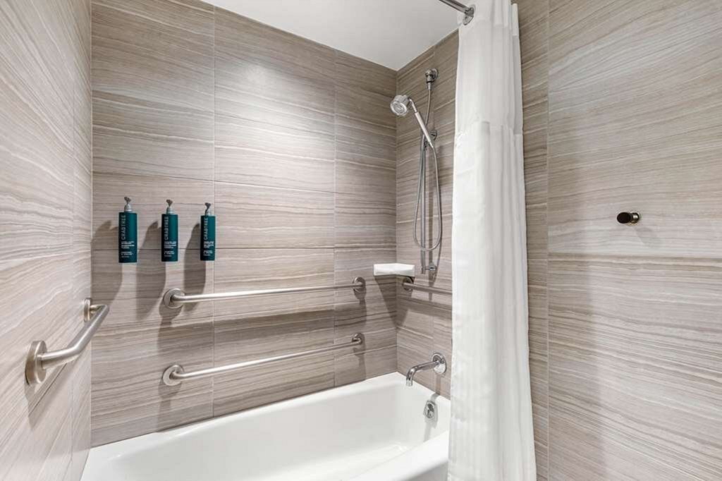 TheDistrictbyHiltonClub_9