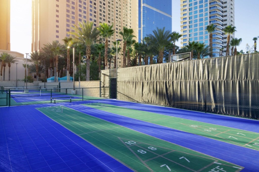 TheBoulevard,aHiltonGrandVacationsClub_21_shuffleboard