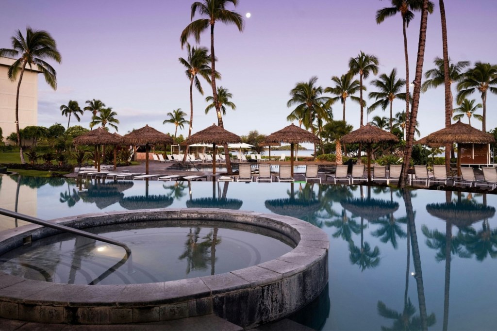 MarriottsWaikoloaOceanClub_15_whirlpool-spa