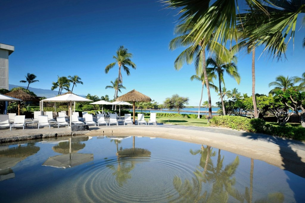 MarriottsWaikoloaOceanClub_17_children-s-sand-bottom