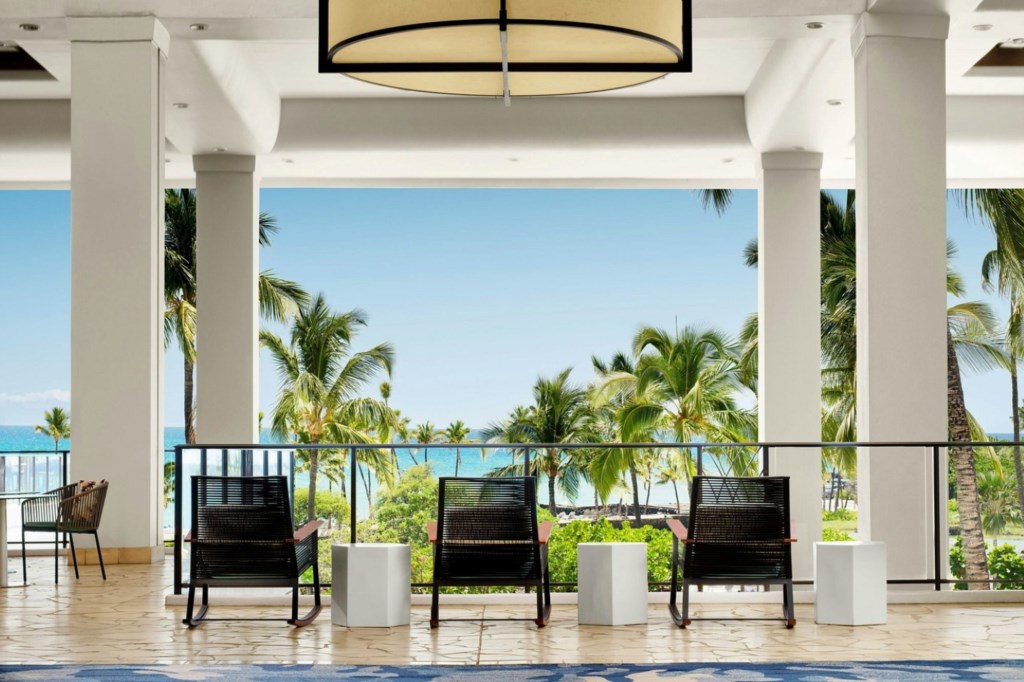 MarriottsWaikoloaOceanClub_24_lobby-seating-area