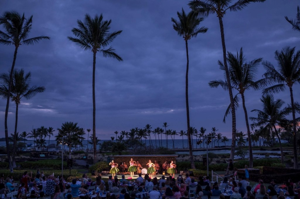 MarriottsWaikoloaOceanClub_39_sunset-luau5