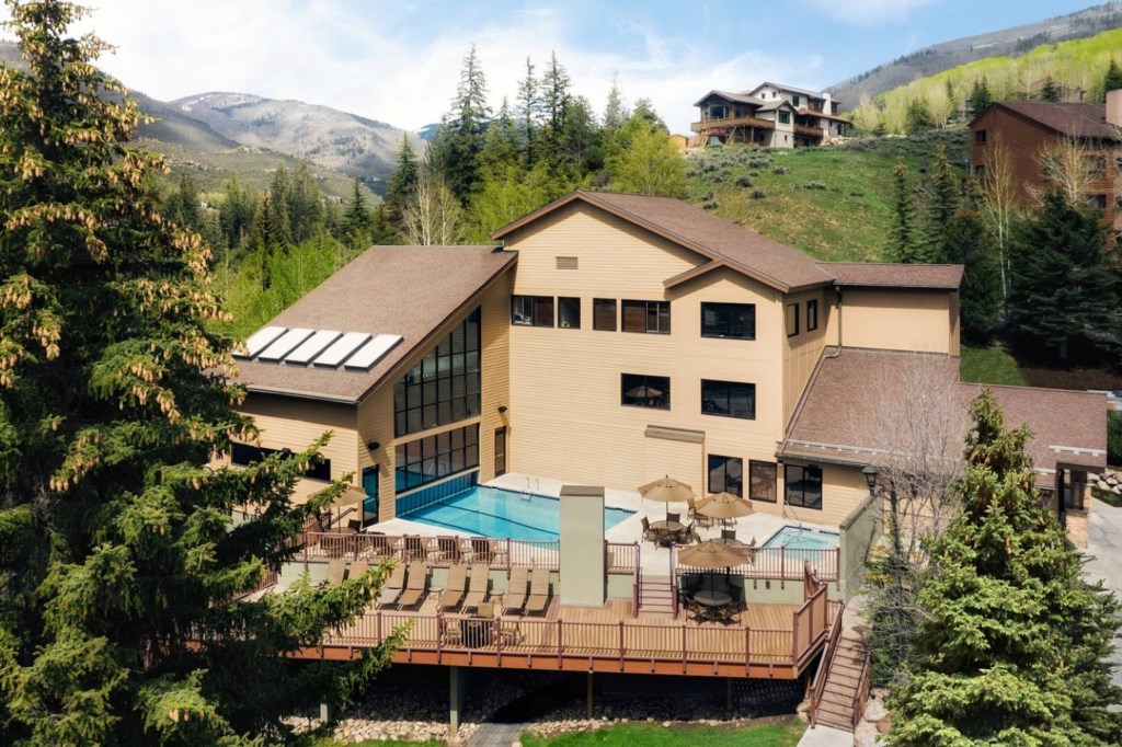 MarriottsStreamsideatVail_25_exterior-clubhouse