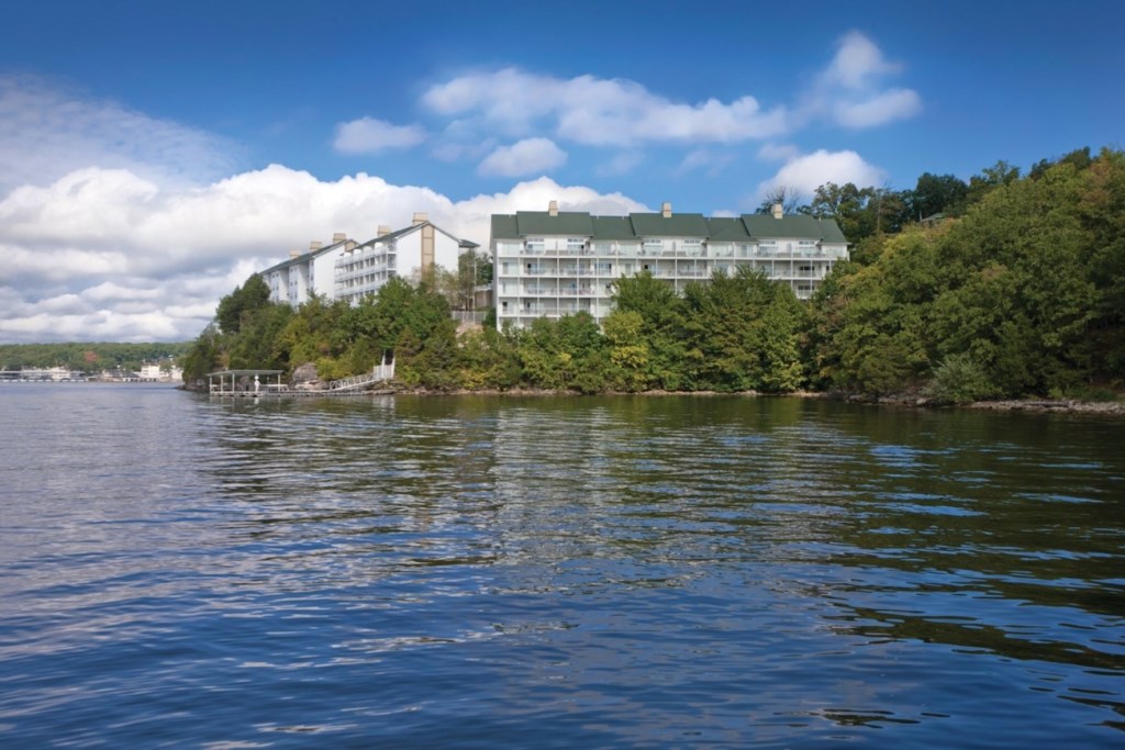 WyndhamLakeoftheOzarks_2_exterior