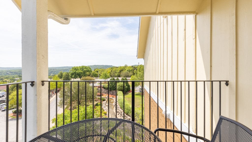 ClubWyndhamMountainVista_2Balcony-001