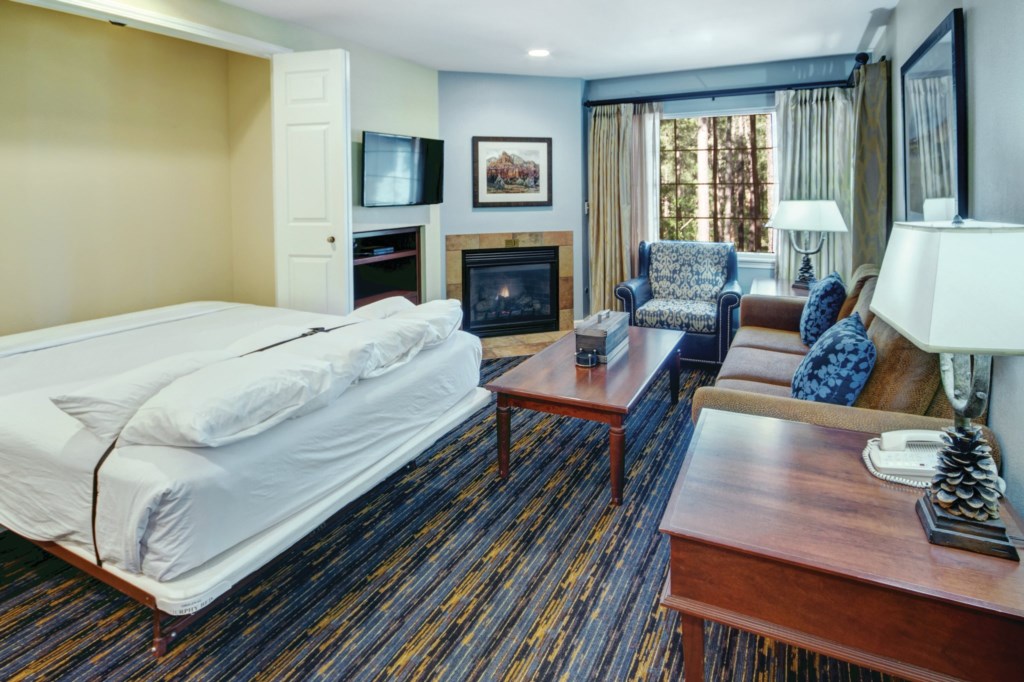 AZ_pinetop_living-room_006_S.jpg