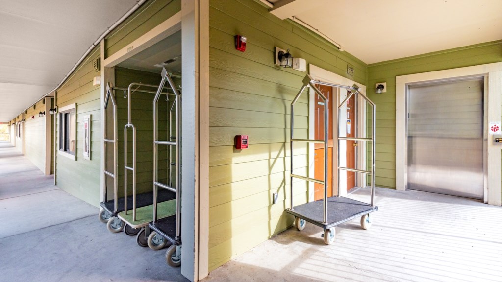 16BGLaurelCrest™-Hotel_1bedroom-014