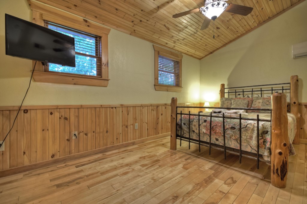 Queen Bedroom Upstairs