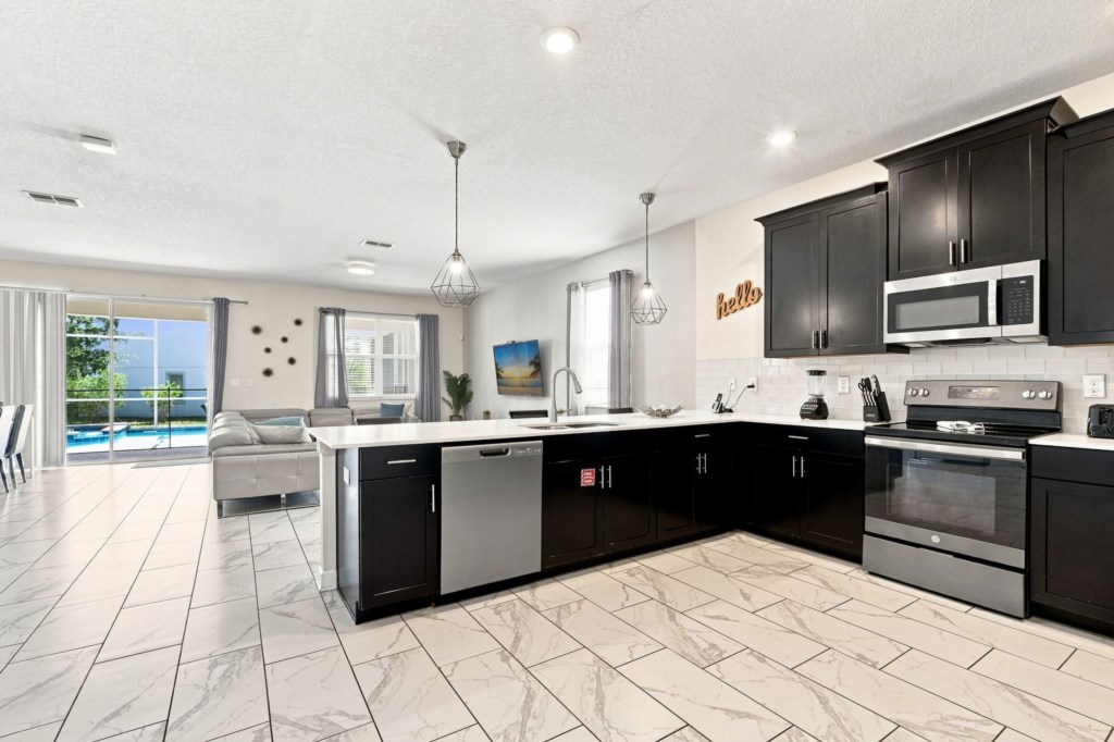 1521_Maidstone_Court_007