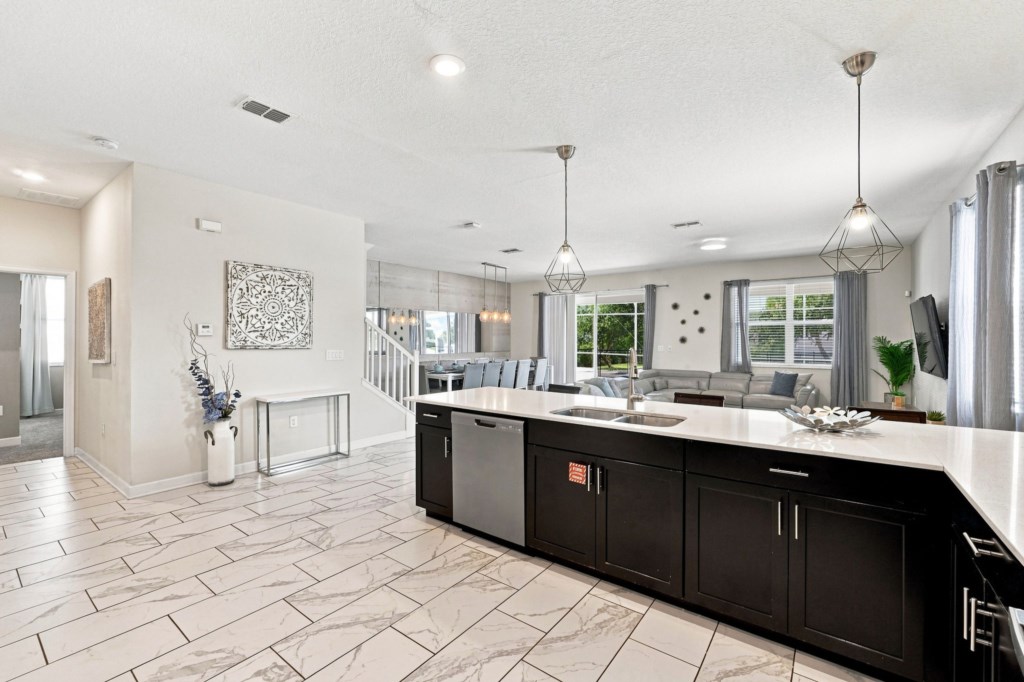 1521_Maidstone_Court_010